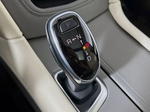 Used 2018 Cadillac XT5 Luxury image 16