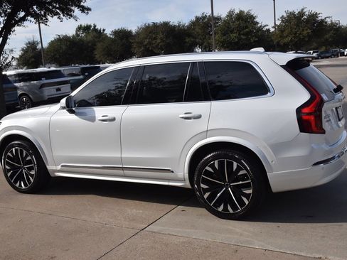 Used 2025 Volvo XC90 B6 Plus image 11