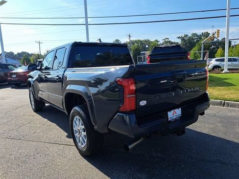 Used 2025 Toyota Tacoma SR5 AWD/4WD image 11
