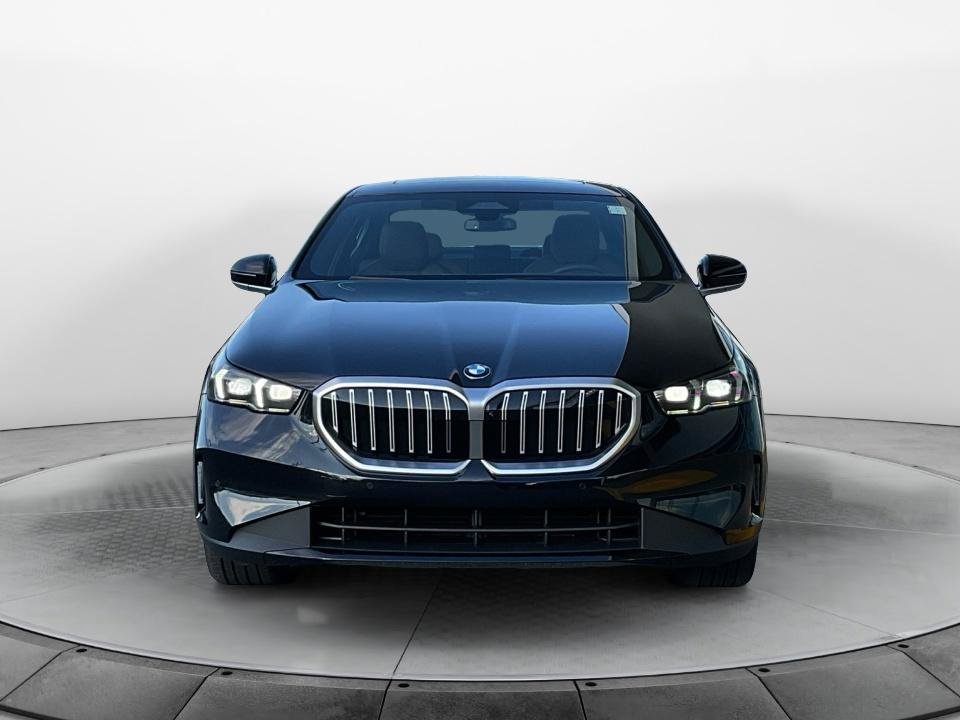 Used 2026 BMW 530i xDrive w/ Premium Package AWD/4WD image 2