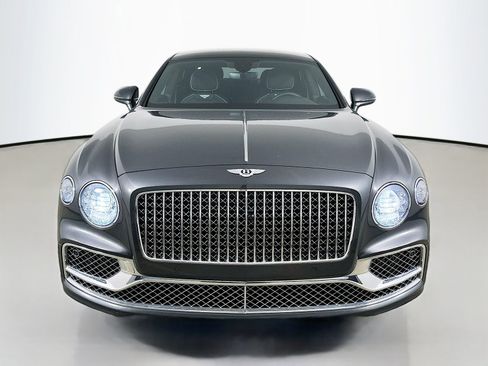 Used 2022 Bentley Flying Spur V8 AWD/4WD image 2