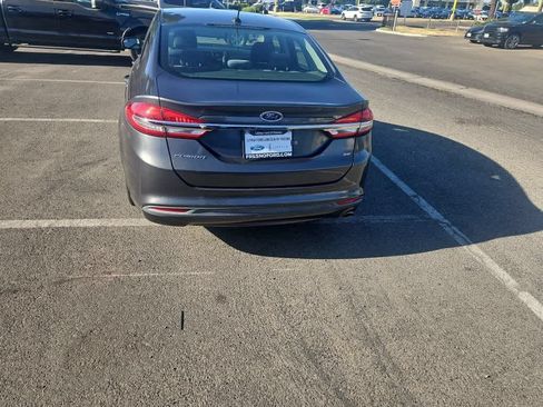 Used 2017 Ford Fusion SE FWD image 6