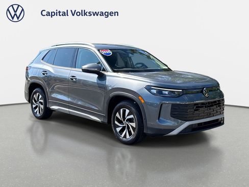 Certified 2025 Volkswagen Tiguan S FWD image 3
