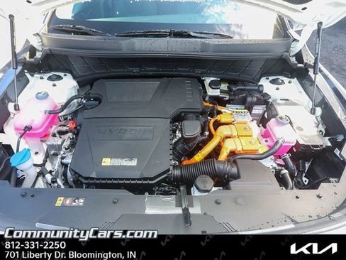 Certified 2025 Kia Niro LX image 16