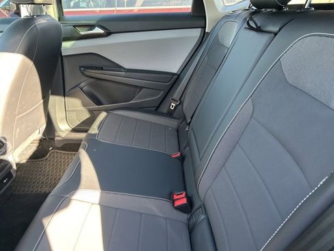 Used 2022 Volkswagen Taos SE image 38