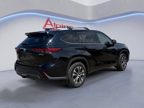 Used 2022 Toyota Highlander XLE AWD/4WD image 5