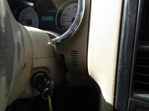 Used 2010 Ford Explorer Sport Trac XLT image 28