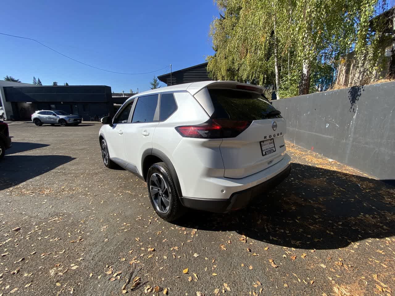 Used 2024 Nissan Rogue SV AWD/4WD image 4