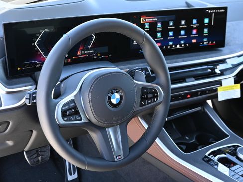 Used 2026 BMW X5 xDrive40i w/ M Sport Package AWD/4WD image 9