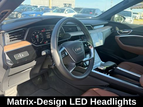 Used 2024 Audi Q8 e-tron Premium Plus w/ Premium Plus Package AWD/4WD image 18