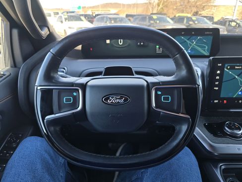 Used 2025 Ford Expedition Tremor AWD/4WD image 22