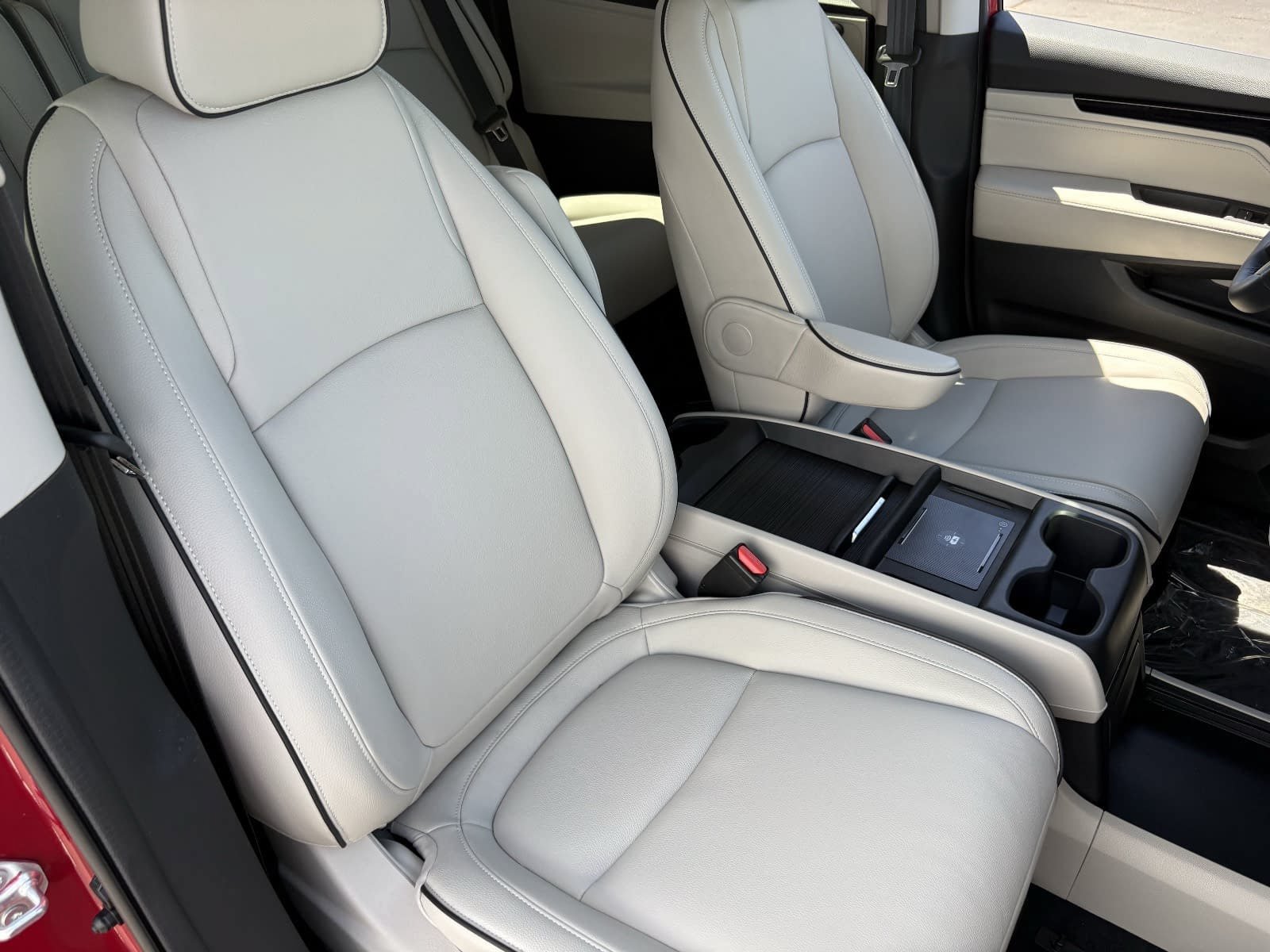 New 2026 Honda Odyssey Touring image 12