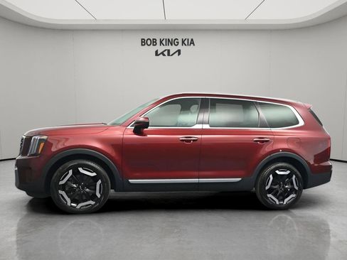 Used 2024 Kia Telluride S w/ S Sunroof Package image 3