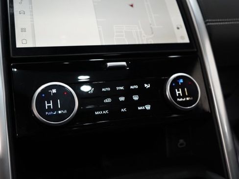 Used 2024 Land Rover Discovery Dynamic SE image 27