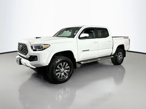 Used 2022 Toyota Tacoma TRD Sport w/ Black Out Package (TMS) AWD/4WD image 4