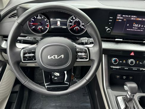 Certified 2024 Kia Carnival LX image 15
