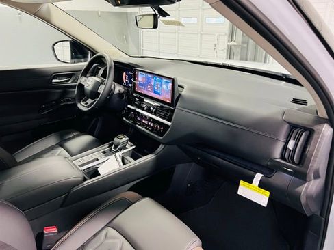 New 2026 Nissan Pathfinder Platinum image 38