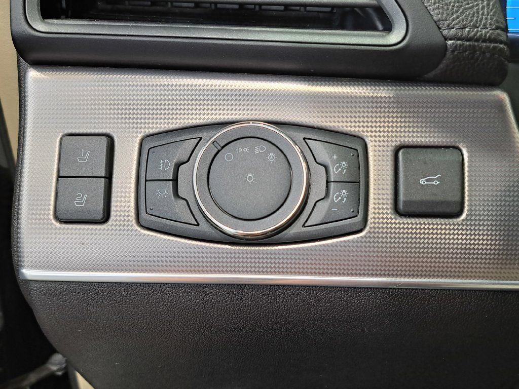 Used 2015 Lincoln MKX AWD image 12