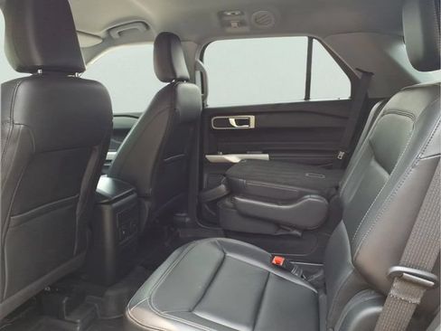 Certified 2023 Ford Explorer XLT w/ Equipment Group 202A AWD/4WD image 10