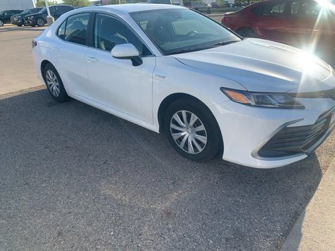 Used 2021 Toyota Camry LE FWD image 3