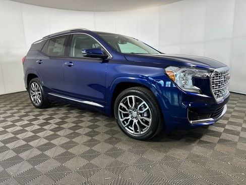 Used 2023 GMC Terrain Denali w/ Denali Premium Package image 2