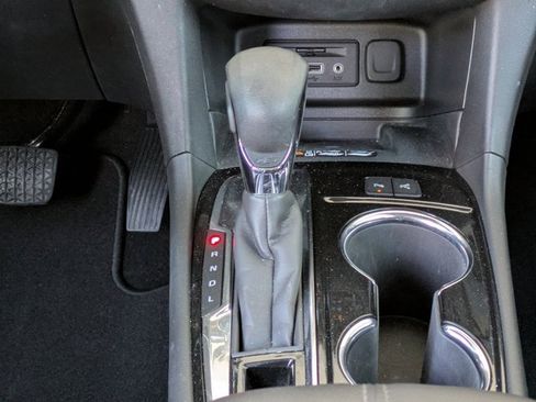 Used 2023 Chevrolet Equinox Premier image 17