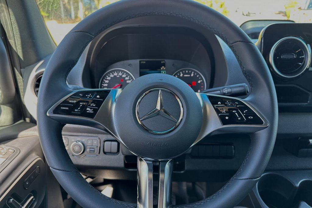 Used 2025 Mercedes-Benz Sprinter 2500 image 20