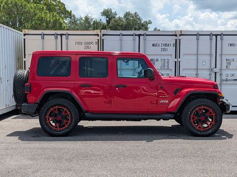 Used 2018 Jeep Wrangler Unlimited Sahara AWD/4WD image 3