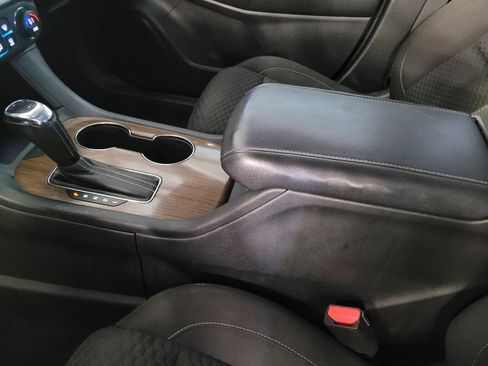 Used 2019 GMC Acadia SLE FWD image 26