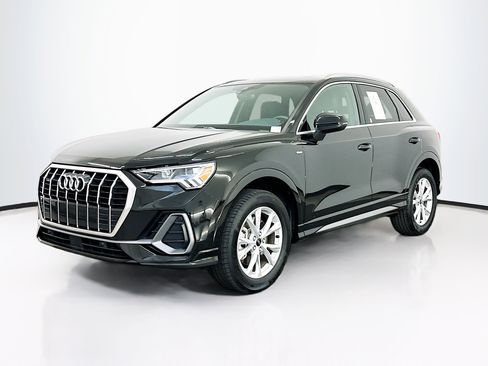 Used 2025 Audi Q3 2.0T Premium image 3