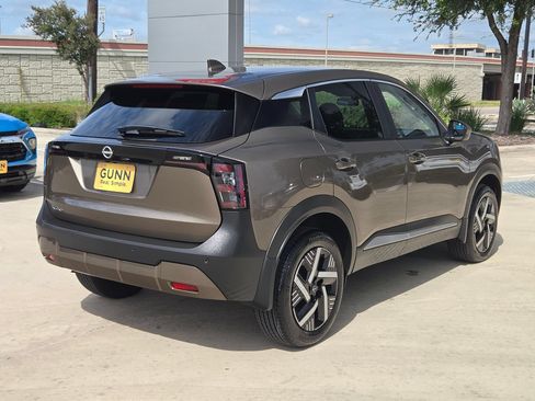 Used 2025 Nissan Kicks SV FWD image 3