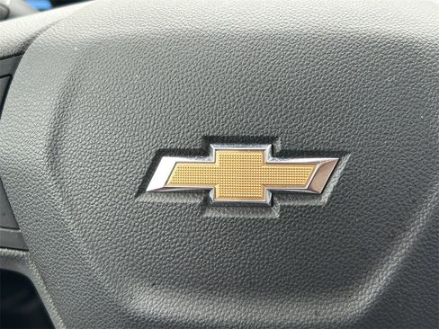 Used 2025 Chevrolet Trax LT image 35
