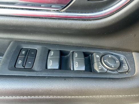 Used 2021 Chevrolet Suburban Z71 w/ Luxury Package AWD/4WD image 13