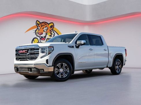 Used 2024 GMC Sierra 1500 SLT image 1