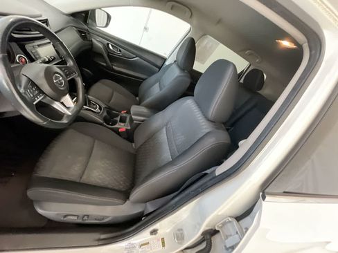 Used 2018 Nissan Rogue SV AWD/4WD image 11