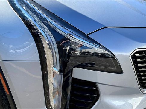 Used 2022 Cadillac XT4 Luxury w/ Cold Weather Package image 22