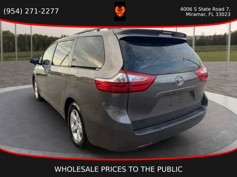 Used 2016 Toyota Sienna LE image 4