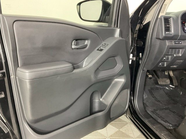 Used 2022 Nissan Frontier S RWD image 11