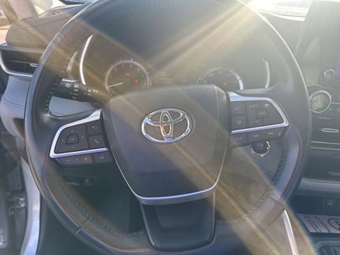 Used 2023 Toyota Highlander L image 12