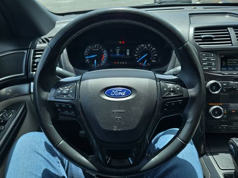 Used 2018 Ford Explorer XLT FWD image 11