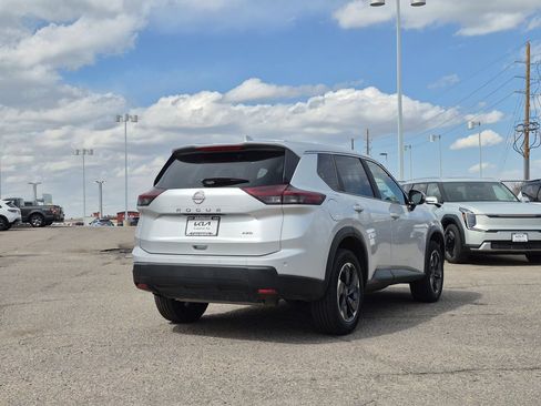 Used 2025 Nissan Rogue SV AWD/4WD image 5
