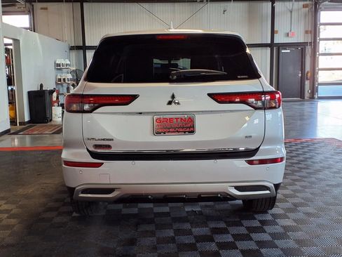 Used 2022 Mitsubishi Outlander SE AWD/4WD image 5