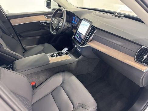 Used 2025 Volvo XC90 B6 Plus AWD/4WD image 28