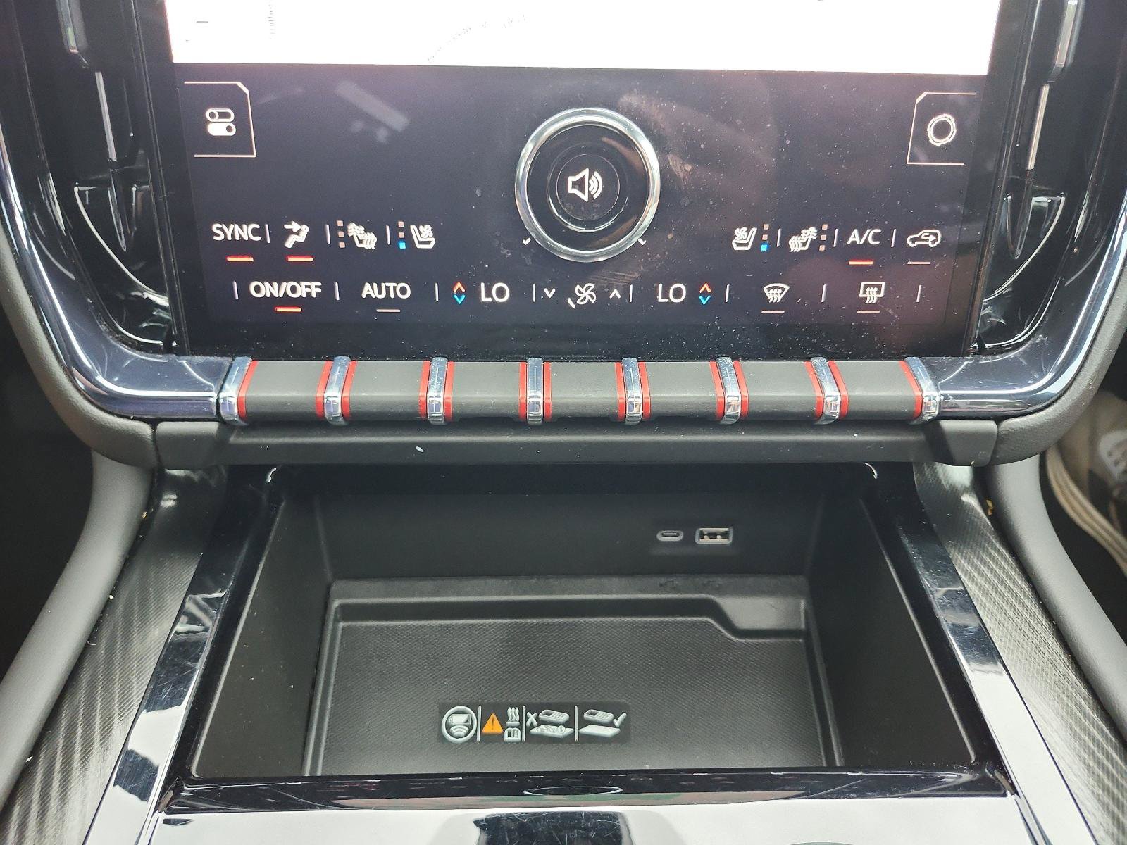 Certified 2025 GMC Yukon AT4 w/ AT4 Premium Package AWD/4WD image 19