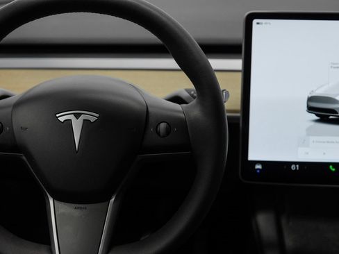 Used 2022 Tesla Model Y Long Range image 25