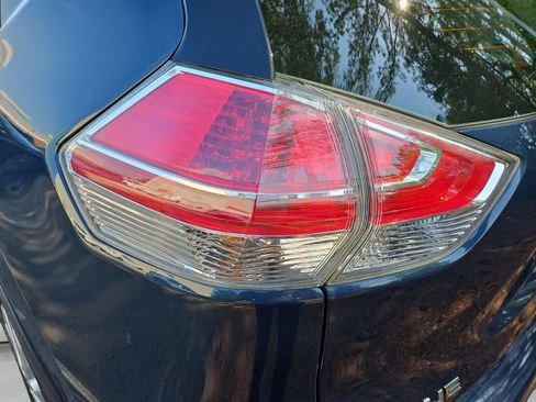 Used 2015 Nissan Rogue S AWD/4WD image 17