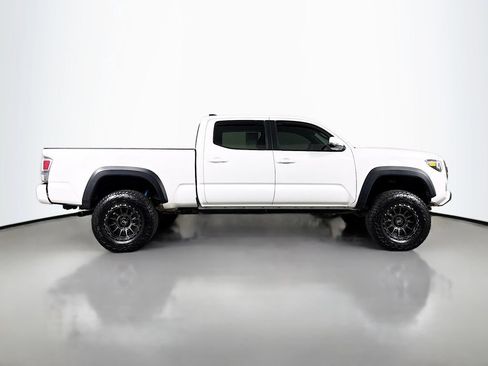 Used 2023 Toyota Tacoma TRD Off-Road w/ Technology Package AWD/4WD image 9