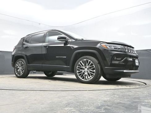 Used 2022 Jeep Compass Limited image 27