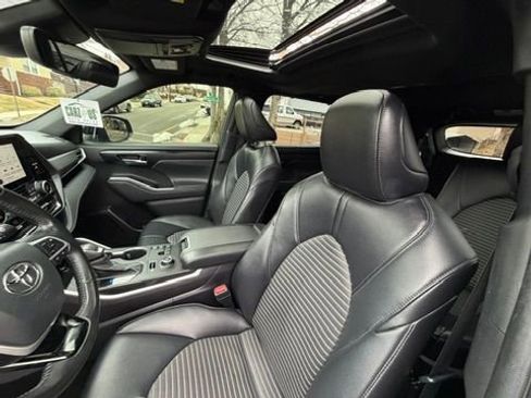 Used 2023 Toyota Highlander XSE image 19