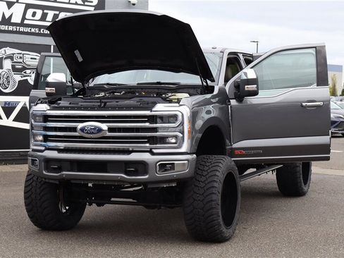 Used 2025 Ford F250 Platinum w/ Platinum Plus Package image 34